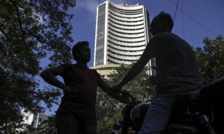 India Stocks Rise as Investors Turn Attention to Fiscal Spending