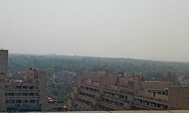Delhi’s air quality deteriorates further as overall AQI reaches 320